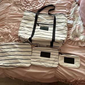 Aloha zipper tote with matching pouches NWT